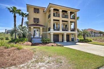 Luxurious House With Lagoon View - Steps to Beach!