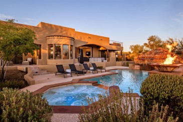 Heated Pool With Swim up Bar, Spa, Roof-Top Deck & Much More!