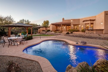 Serenity in the Southwest - Large Pool, Fire Pit, & BBQ Grill!