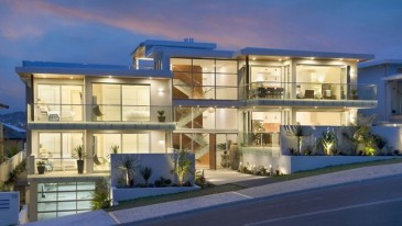 Award Winning Salt 4 - Heated Pool - Sleep 8, 200m Beach, Ocean Views