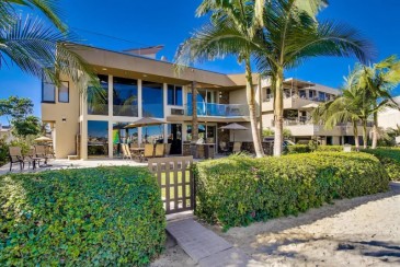 Villa on the Bay ~ Beautiful Mission Bay Beachfront Home