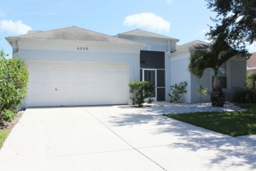 Luxurious 4 Bedroom/2 Bath Villa with Salt Water Heated Pool
