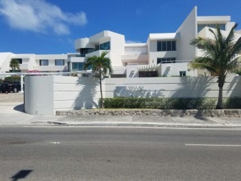 5 Star Private Beach Front Beautiful Villa Only Steps From The Ocean
