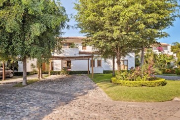 Tropical Retreat With Private Pool & Beach Access!