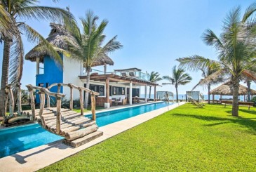 Beachfront Puerto Escondido Villa With Rooftop Pool!
