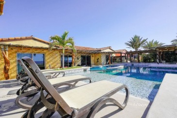 Beachfront Villa Estrella de Mar