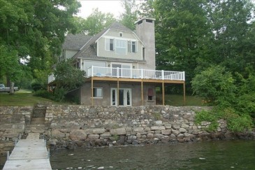 Pet -Friendly Lakeside Home