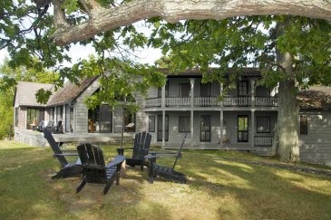 House With Tennis Court, Boathouse, Kayaks
