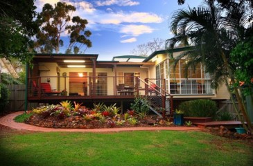 Lindsay Cottage - Your Home Away From Home