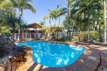 Beach House on Neurum - Large 4 bedroom House