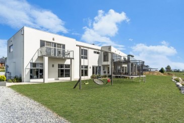 Resort Style Residence with Magnificent View