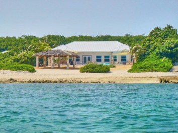 Barefoot Luxury Oceanfront Villa, 2 Master Suites, Pool