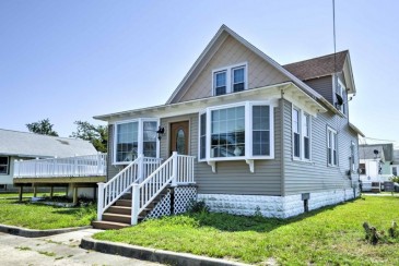 Quaint Wildwood House With Pool - Walk to Beach!