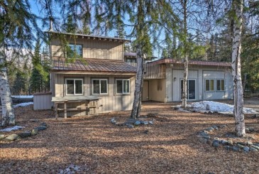 Peaceful Mountain-View Home - Walk to Kenai Lake!