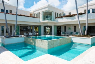 Turks & Caicos 12, A Deluxe Three-Home Estate