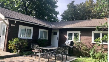 Beautifully Redone Stand-Alone Cottage