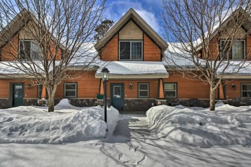 Enjoy Lake Activities With A Stay At This Lake Shore Cabin!