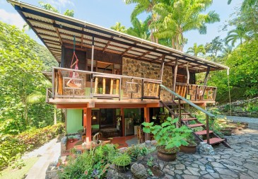 Beautiful Guest House Cocoa Cottages Located In The Heart Of Dominica