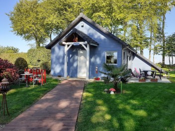 Blue House With Garden 6 km From The Sea, Private Parking, Wifi