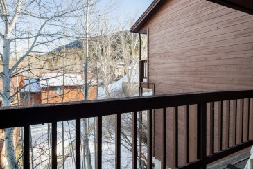 This Cozy Two Bedroom,…