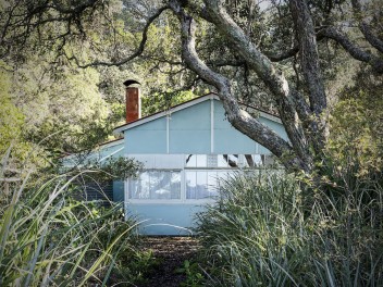 Holiday Home Located Near Rangitoto Wharf