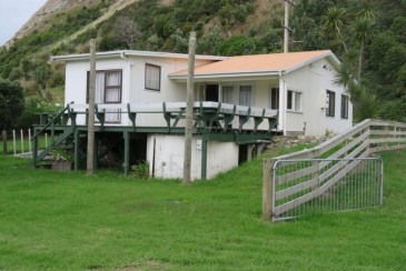 Family Friendly With A Fully Fenced Flat Grassed Section