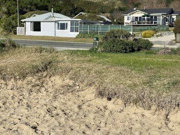 Comfortable Holiday House Yellow Bach In Ligar Bay