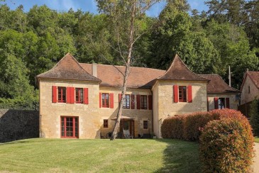 Beautiful Spacious House In The Center