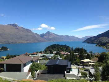 Sunny Queenstown…