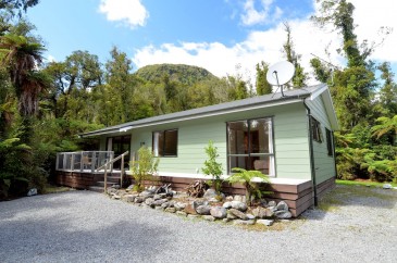 Warm And Cosy House Sit Back, Relax And Enjoy Your Beautiful Surroundings