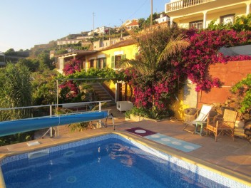 Villa with private pool, large garden and stunning sea view