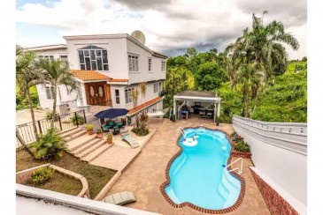 Enjoy Rare Huge POOL 4br Perfect for Families!