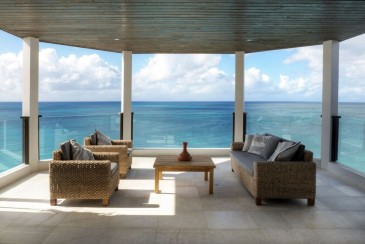 Stunning 4 bedroom modern villa with amazing views just a short walk to Darkwood Beach