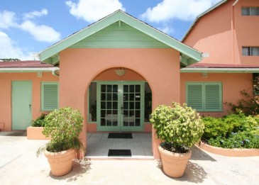 Explore Harrison's Cave Eco-Adventure Park! 2 Homely Units, FREE Parking, Pool