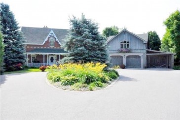 A Gorgeous Victorian Country Style Farm Stay!