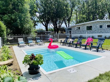 Big House with Pool family room and Master Suite Pet friendly
