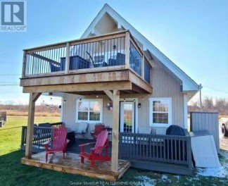 Beach Wood Chalet in Cap-Pelé, NB