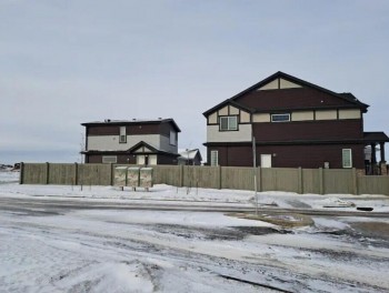 Comfortable 3 BRMs 2.5 BTH Home & garage parking