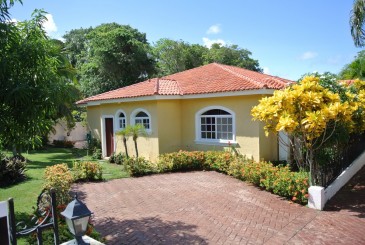 Cozy 3BD Garden Villa