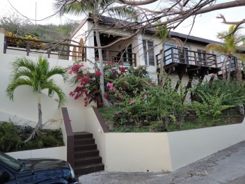Mermaid Villa: Breezes, a Pool and a Sandy White Beach;