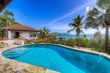 Spectacular views, pristine beach, amazing snorkelling,private tennis