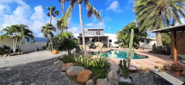 New Listing: 4 Bedroom house with tropical garden, pool & jacuzzi