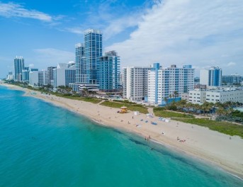 Beachfront Getaway for the Whole Family! Outdoor Pool + Oceanfront Property