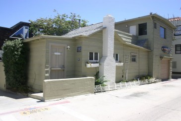 Charming 2 Bedroom, 2 Bath House 20 Steps To Ocean- Sleeps 8