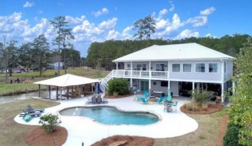 Lake Blackshear Getaway! Pool, BBQ, Firepit & WiFi