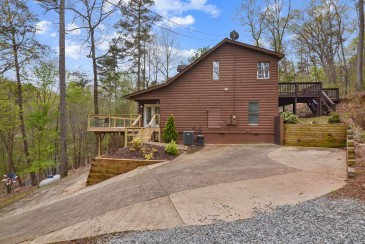 Sweet Tea Retreat up on the hill in Cossawattee River Resort Ellijay