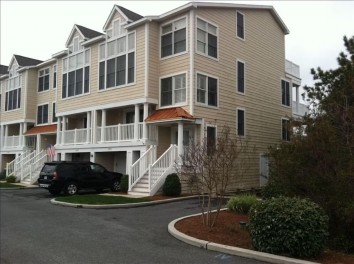 Beautiful Bay Views! Easy walk to Beach! Luxury 5 BR Townhome Bay/Beach/Pool!