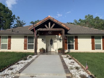 Modern Farm House- 4 Spacious bedrooms