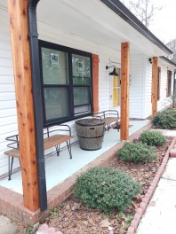 Backyard Under Construction: Modern Farmhouse 3miles to Uptown