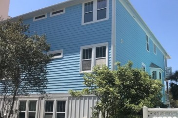 1 BLOCK to Beach…